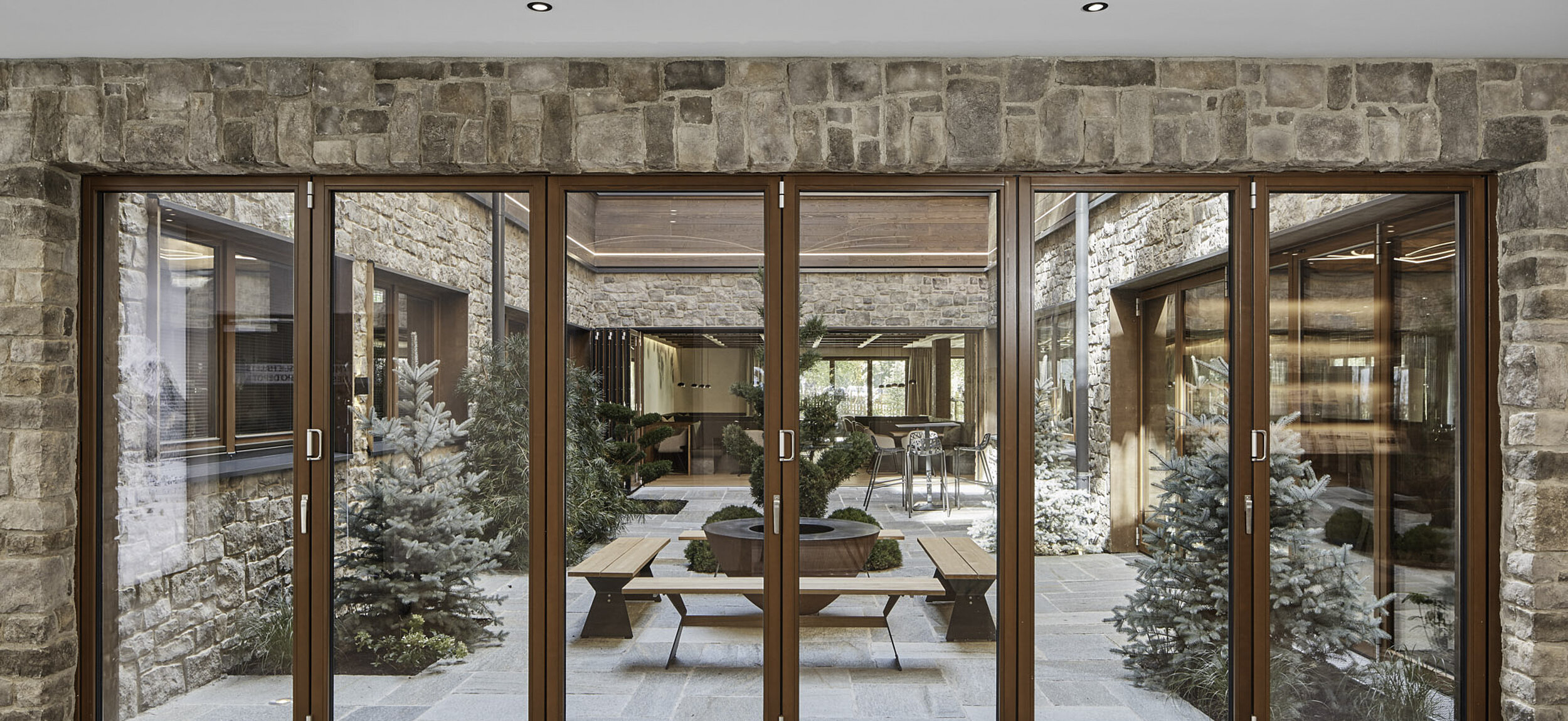 Otten Gastro Glasfassaden Solarlux Glas-Faltwand Woodline