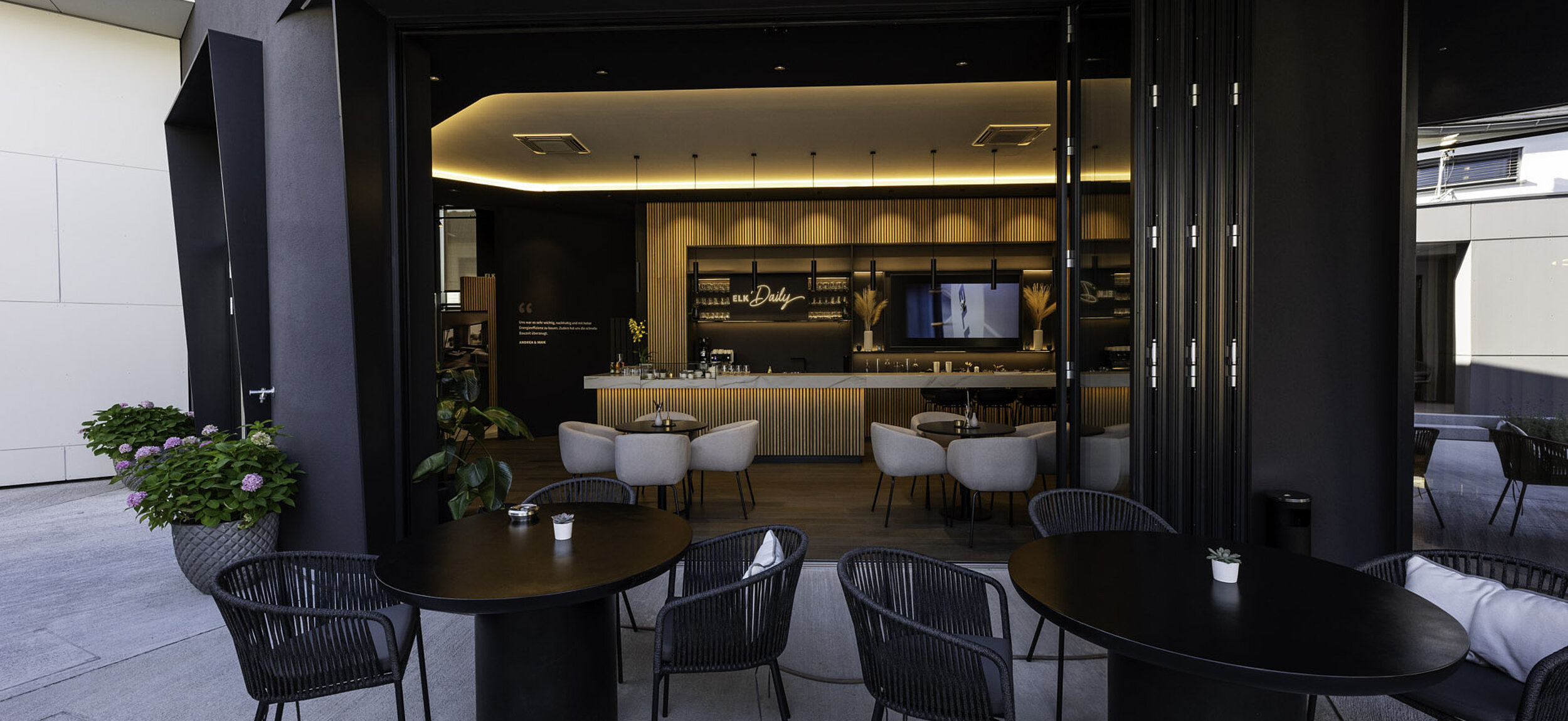 Otten Gastro Glasfassaden Solarlux Glas-Faltwand Megaline