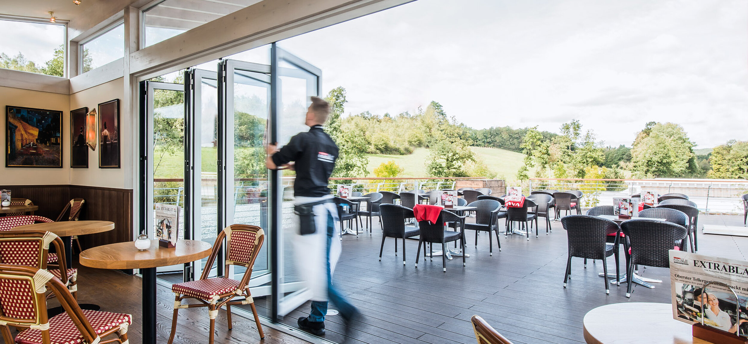 Otten Gastro Glasfassaden Solarlux Glas-Faltwand Woodline